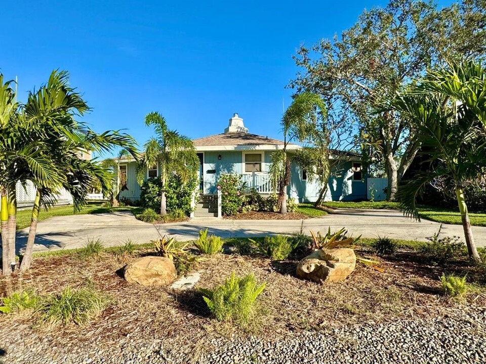 4112 Beach Dr SE in St. Petersburg, FL - Building Photo