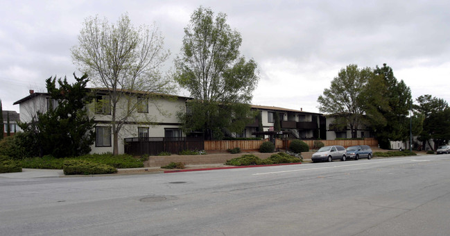 Gideon Apartments in Cupertino, CA - Foto de edificio - Building Photo