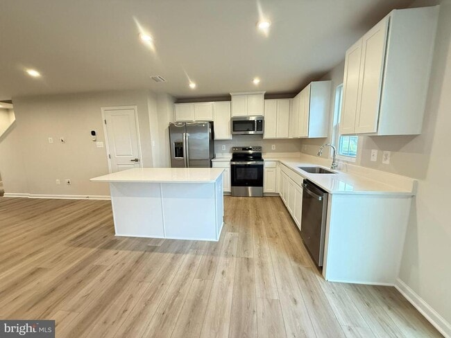 property at 647 Laurelwood Cir