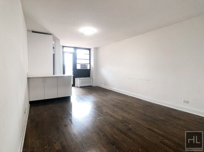 EAST 35 STREET in New York, NY - Building Photo - Building Photo