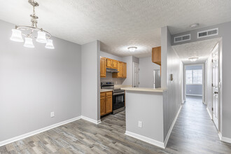 Abors of Northgate - Wonderful 2 Bedroom Apartments in Cincinnati, OH - Foto de edificio - Interior Photo