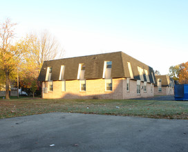 5049 Aravesta Ave in Boardman, OH - Foto de edificio - Building Photo