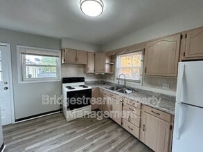 3748 St James Ave in Dayton, OH - Building Photo - Building Photo