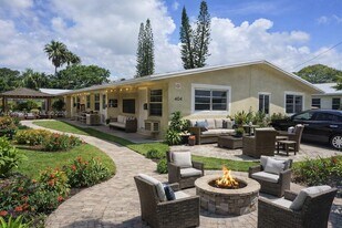 404 SE 4th Ave in Hallandale Beach, FL - Building Photo