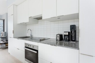 5 St Joseph St in Toronto, ON - Building Photo - Building Photo