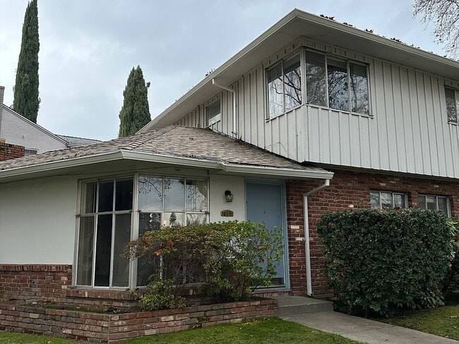 property at 2950 Land Park Dr