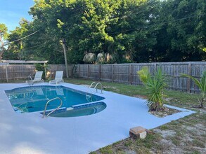 540 S Manor Dr in Stuart, FL - Building Photo - Building Photo