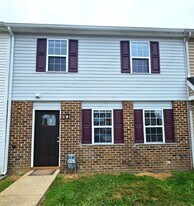 10 Curlew Cir in Newark, DE - Building Photo