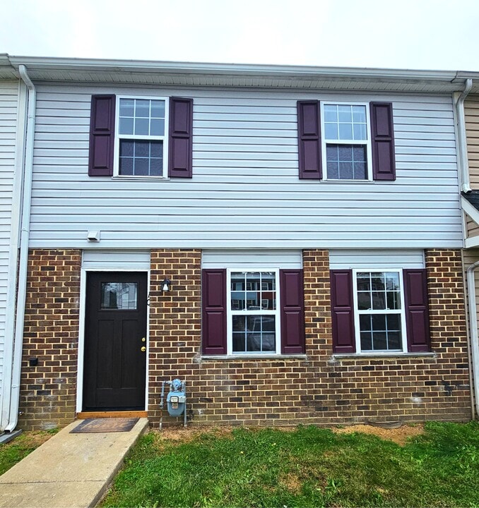 10 Curlew Cir in Newark, DE - Building Photo