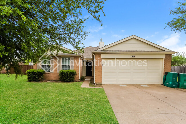 1915 Berkeley Dr in Red Oak, TX - Foto de edificio - Building Photo