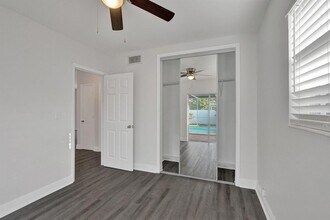 7912 Indigo St in Miramar, FL - Foto de edificio - Building Photo