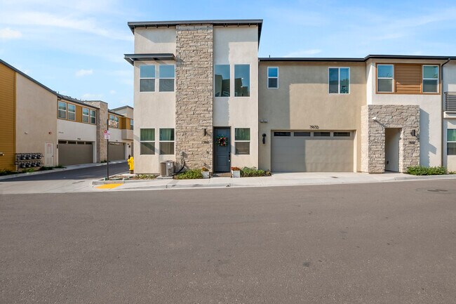 7962 Belluno Way in San Diego, CA - Building Photo - Building Photo