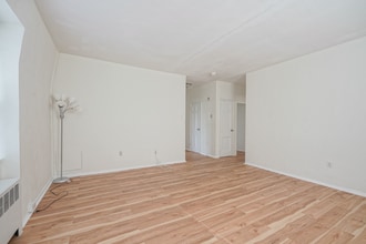 671 Franklin Pl, Unit F in Philadelphia, PA - Building Photo - Building Photo