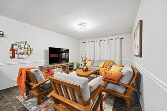 720 Kemah Ln in Schaumburg, IL - Building Photo - Building Photo