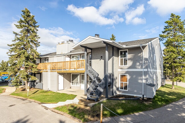 1503 Mill Woods Road East NW in Edmonton, AB - Building Photo - Building Photo