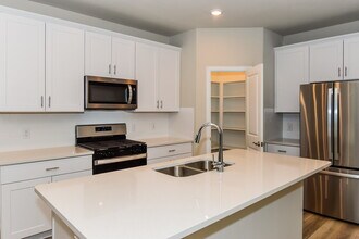 1212 Green Timber Dr in Heartland, TX - Building Photo - Building Photo