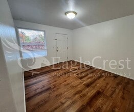 706/708SCollege, Unit Unit 103 in College Place, WA - Building Photo - Building Photo