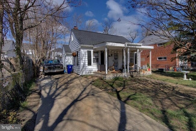 property at 2924 Virginia Ave