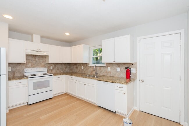 property at 3707 Meadowlake Rd