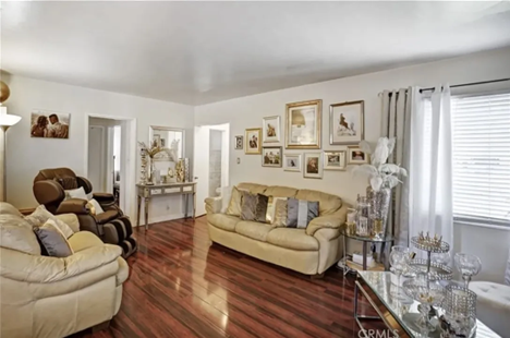 10924 Dalwood Ave in Downey, CA - Foto de edificio