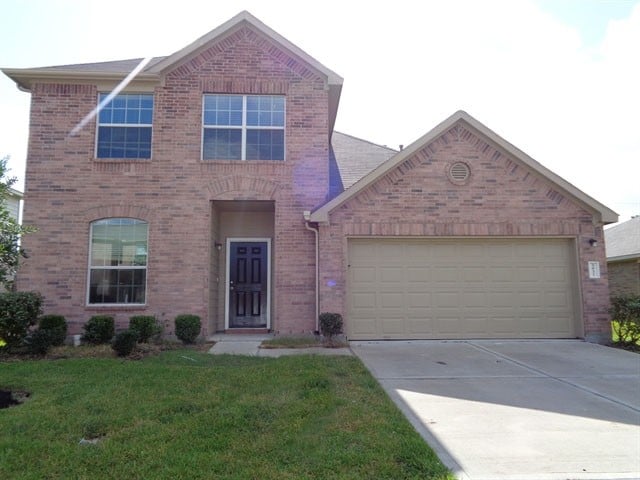 property at 3931 Hawthorn Glen Ct