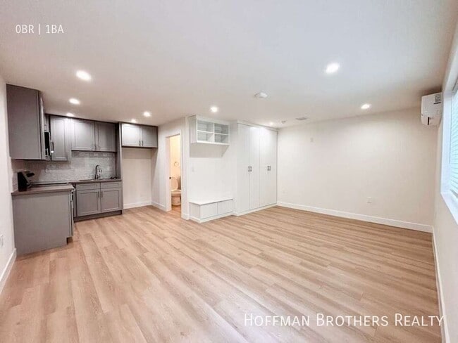 6738 Independence Ave