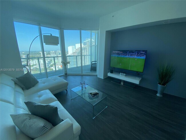 property at 1900 N Bayshore Dr