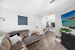 1046 Calle Del Cerro in San Clemente, CA - Building Photo - Building Photo