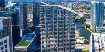 68 SE 6th St, Unit 2904 in Miami, FL - Building Photo