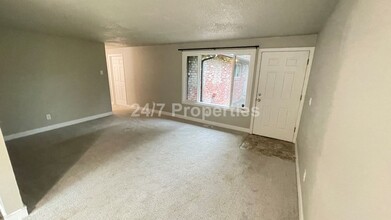 1509 Jq Adams St in Oregon City, OR - Building Photo - Building Photo