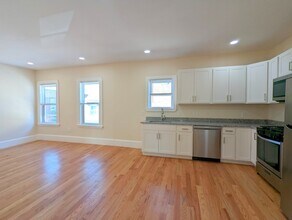 73 Merriam St, Unit 3 in Somerville, MA - Building Photo - Building Photo