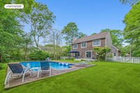 21 Hawthorne Ave in East Hampton, NY - Building Photo - Building Photo