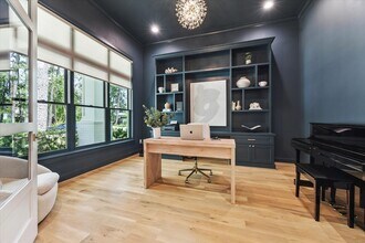 8407 Burkhart Rd in Houston, TX - Foto de edificio - Building Photo