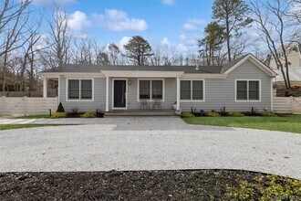 6 W Landing Rd in Hampton Bays, NY - Building Photo - Building Photo