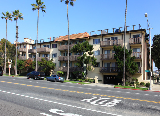 San Marcos Apartments in Redondo Beach, CA - Foto de edificio - Building Photo