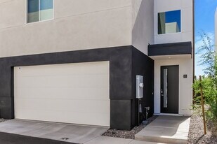 14251 N 7th St in Phoenix, AZ - Building Photo
