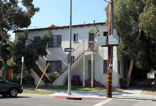 251 Cherry Ave in Long Beach, CA - Foto de edificio - Building Photo