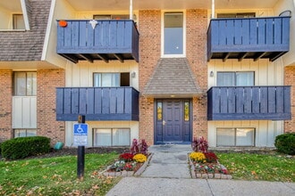 Royal Ridge Apartments in Kansas City, KS - Building Photo - Building Photo