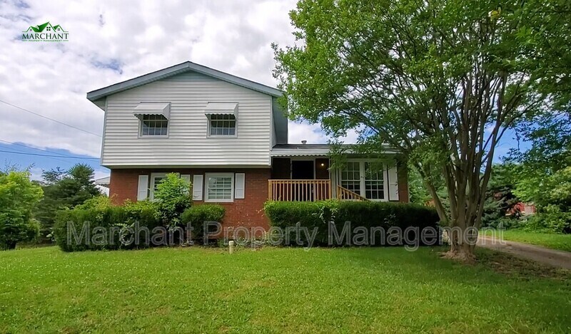 719 State Rd S-42-7123 in Greer, SC - Building Photo