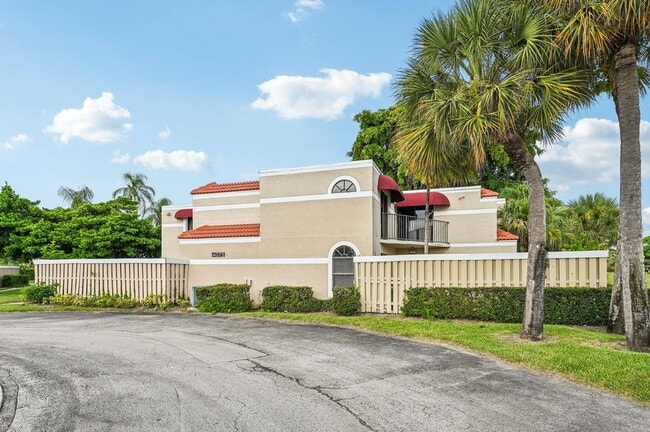 4075 Village Dr in Delray Beach, FL - Building Photo - Building Photo