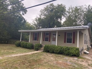 411 College Street in Canton, TX - Building Photo - Building Photo