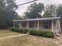 411 College Street in Canton, TX - Foto de edificio - Building Photo