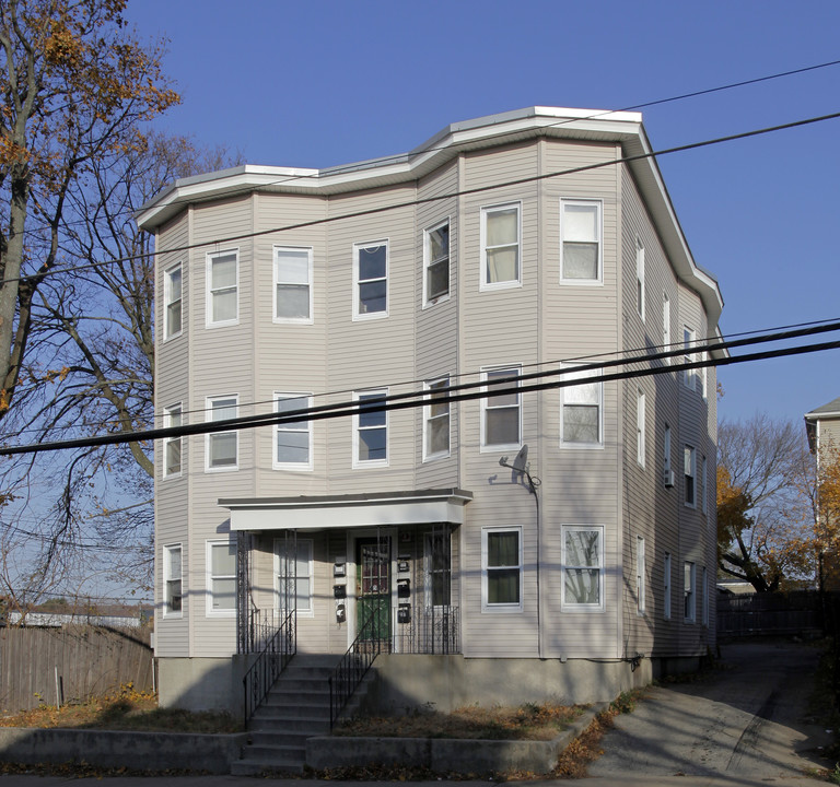 457 Mineral Spring Ave in Pawtucket, RI - Building Photo