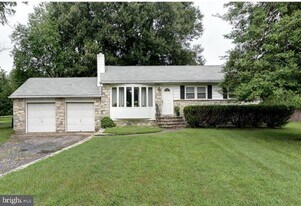 605 Union Mill Rd in Mount Laurel, NJ - Building Photo