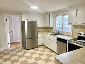 640 Lagrange St in Boston, MA - Building Photo - Building Photo