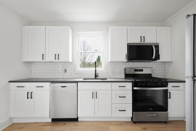 1111 McNeilly Ave in Pittsburgh, PA - Building Photo - Building Photo