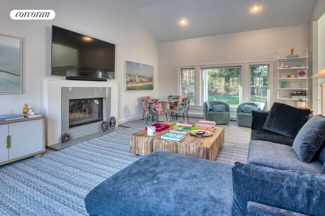 5 Mountain Laurel Ln in Southampton, NY - Building Photo - Building Photo