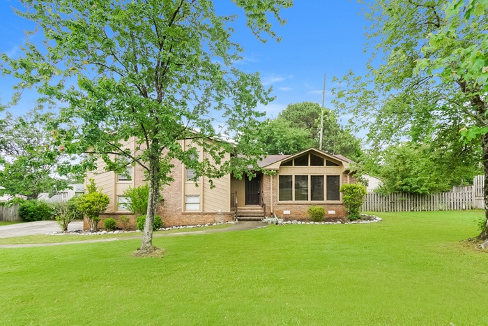 605 Crosscreek Trail in Pelham, AL - Building Photo