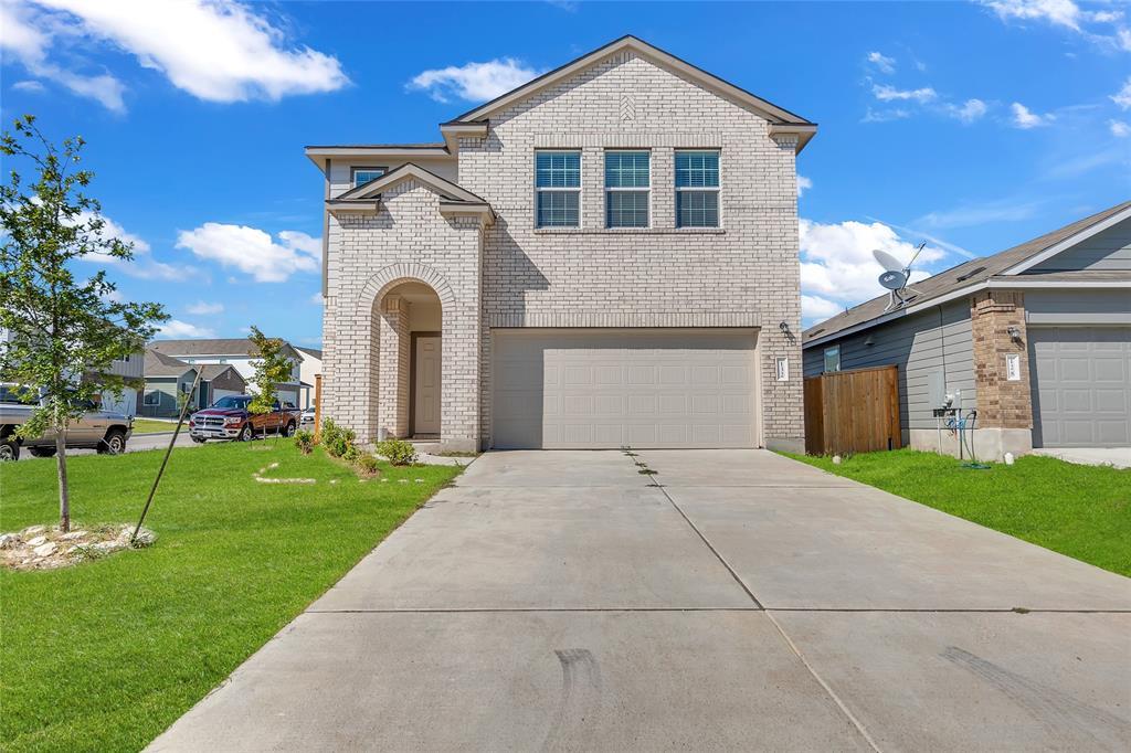 132 Bronco Billy Dr in Jarrell, TX - Foto de edificio