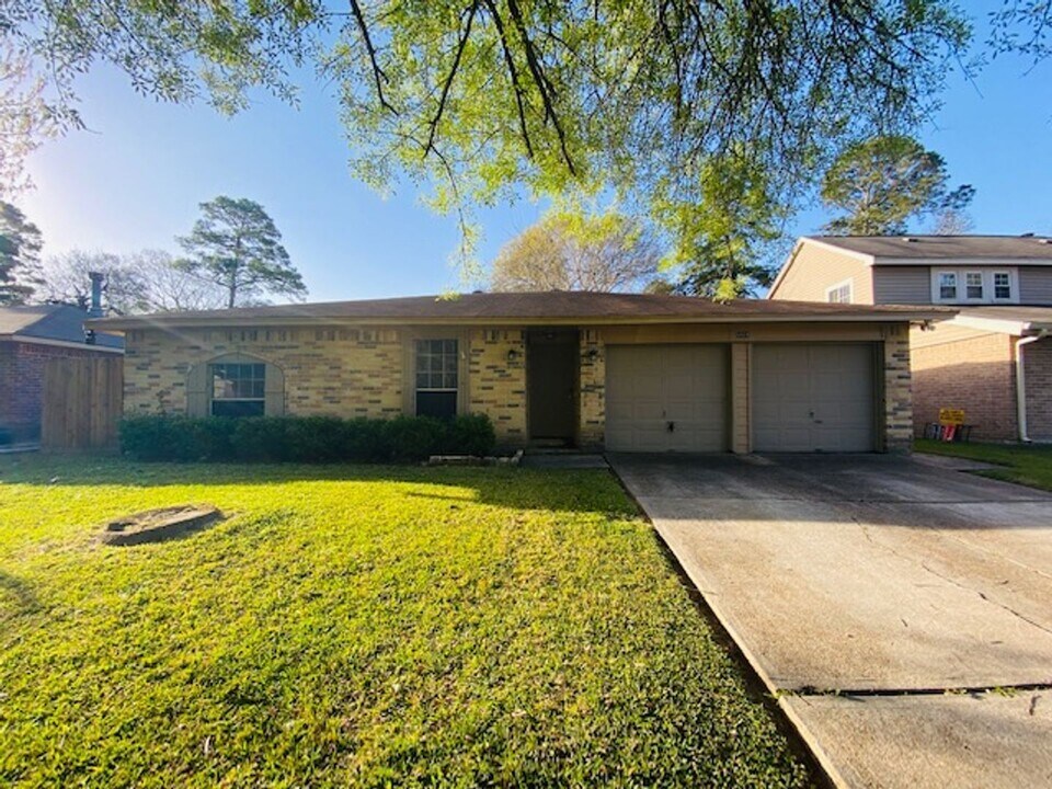4414 Burkegate Dr in Spring, TX - Building Photo